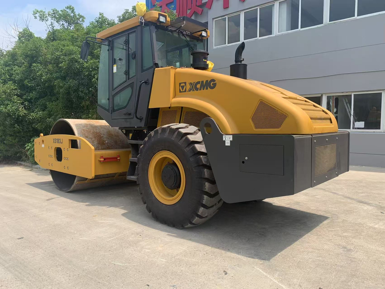 XCMG Vibratory Road roller XS183J Brand New Condition - Valjak za puteve: slika 3 XCMG Vibratory Road roller XS183J Brand New Condition - Valjak za puteve: slika 3