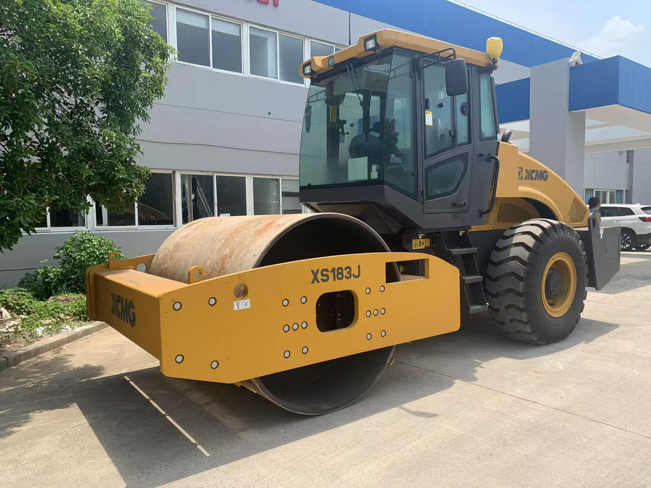 XCMG Vibratory Road roller XS183J Brand New Condition - Valjak za puteve: slika 4 XCMG Vibratory Road roller XS183J Brand New Condition - Valjak za puteve: slika 4