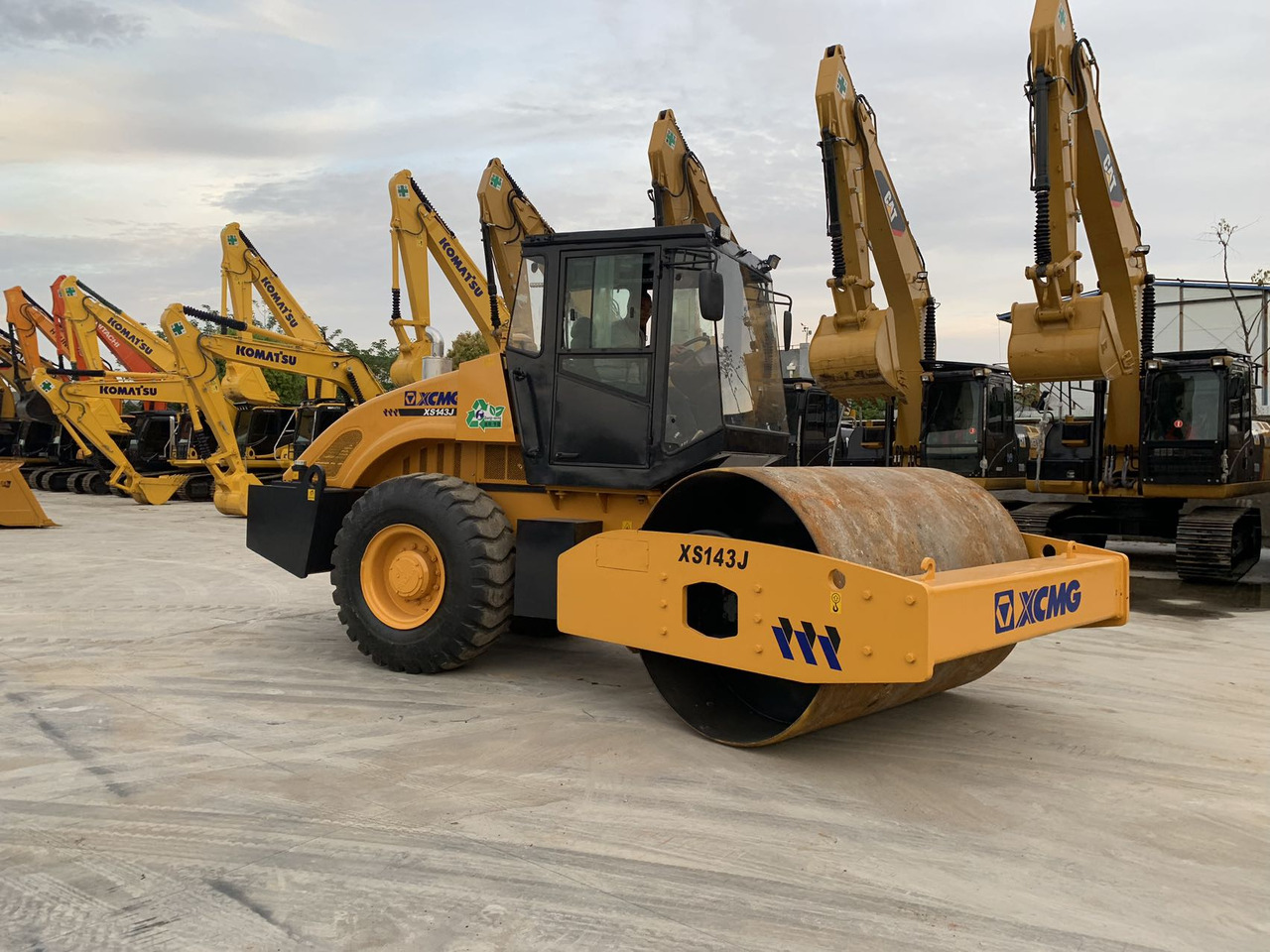 XCMG XS143J Vibratory Road roller Secondhand Condition - Valjak za puteve: slika 3 XCMG XS143J Vibratory Road roller Secondhand Condition - Valjak za puteve: slika 3