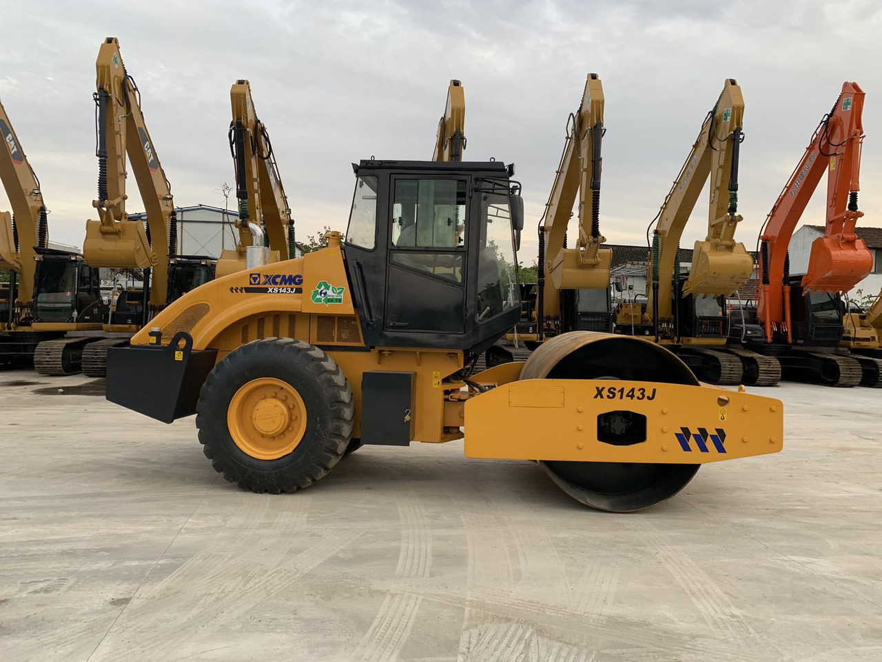 XCMG XS143J Vibratory Road roller Secondhand Condition - Valjak za puteve: slika 4 XCMG XS143J Vibratory Road roller Secondhand Condition - Valjak za puteve: slika 4