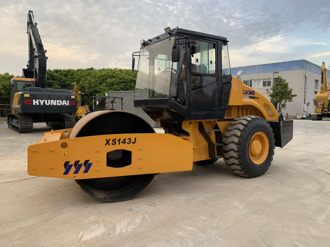 XCMG XS143J Vibratory Road roller Secondhand Condition - Valjak za puteve: slika 2 XCMG XS143J Vibratory Road roller Secondhand Condition - Valjak za puteve: slika 2