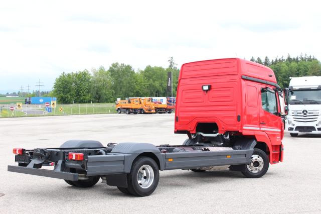 Mercedes-Benz Atego 1223 L nR - Kamion sa golom šasijom i zatvorenom kabinom: slika 4 Mercedes-Benz Atego 1223 L nR - Kamion sa golom šasijom i zatvorenom kabinom: slika 4
