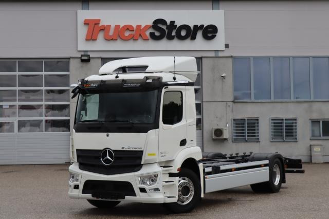 Mercedes-Benz eActros 300 L - Kamion sa golom šasijom i zatvorenom kabinom: slika 1 Mercedes-Benz eActros 300 L - Kamion sa golom šasijom i zatvorenom kabinom: slika 1