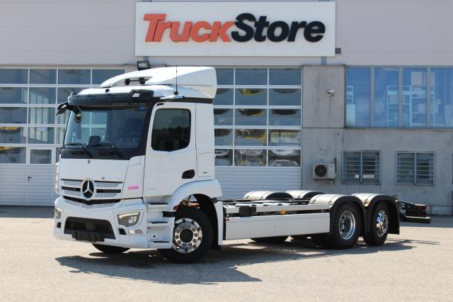Mercedes-Benz eActros 300 L ENIN FÄHIG! - Kamion sa golom šasijom i zatvorenom kabinom: slika 1 Mercedes-Benz eActros 300 L ENIN FÄHIG! - Kamion sa golom šasijom i zatvorenom kabinom: slika 1