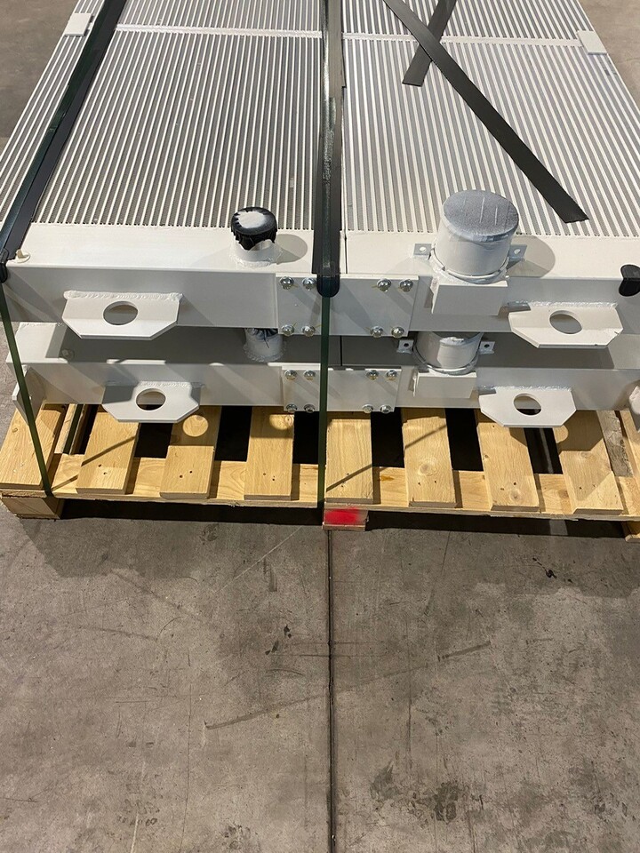 O&K Terex Water radiator RH120 Cat 6030 3672533 1459344 533-9472 - Radijator za Kamion: slika 2 O&K Terex Water radiator RH120 Cat 6030 3672533 1459344 533-9472 - Radijator za Kamion: slika 2