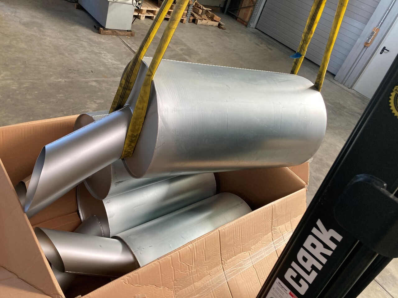O&K Terex RH120 6030 Muffler 3718008 4026349 535-0056 - Rezervni deo za Kamion: slika 1 O&K Terex RH120 6030 Muffler 3718008 4026349 535-0056 - Rezervni deo za Kamion: slika 1