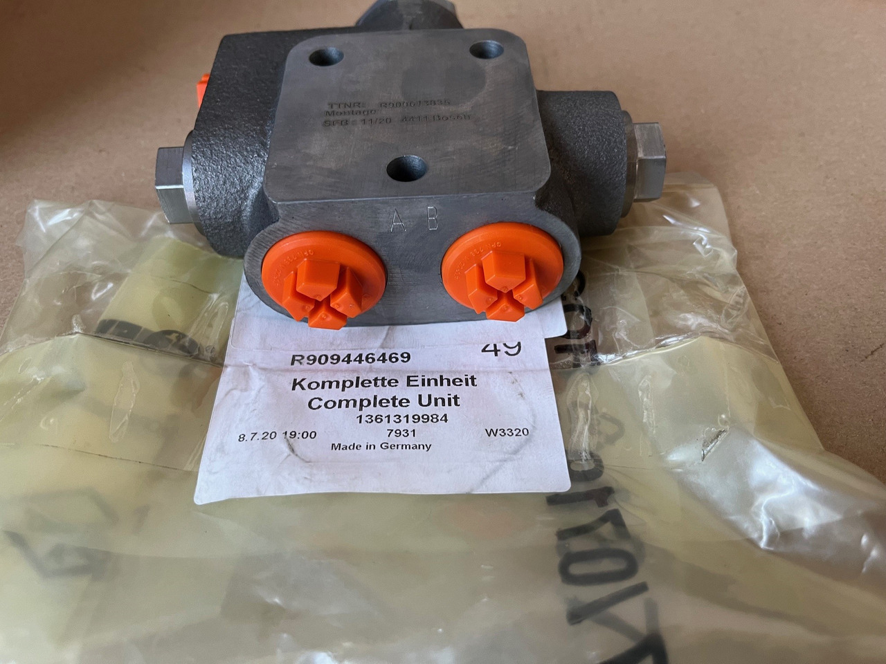 REXROTH R909446469 Flushing & Boost valve - Rezervni deo za Bager: slika 1 REXROTH R909446469 Flushing & Boost valve - Rezervni deo za Bager: slika 1