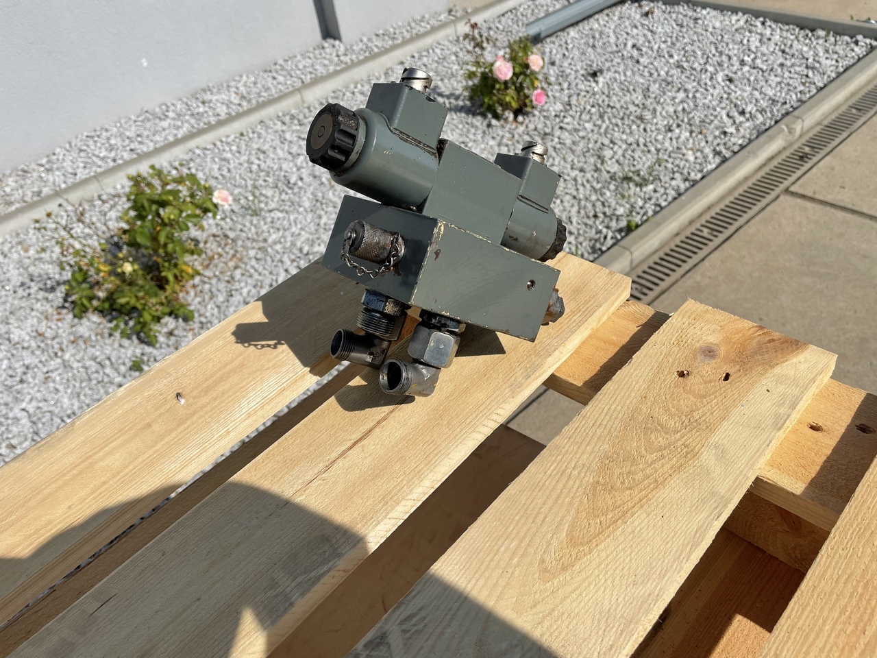 LIEBHERR R906 - Hidraulični ventil: slika 1 LIEBHERR R906 - Hidraulični ventil: slika 1