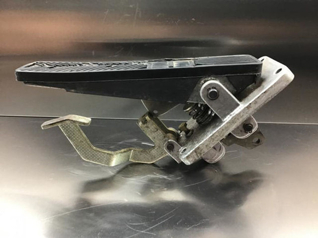 Liebherr Brake Pedal - Pedala: slika 3 Liebherr Brake Pedal - Pedala: slika 3