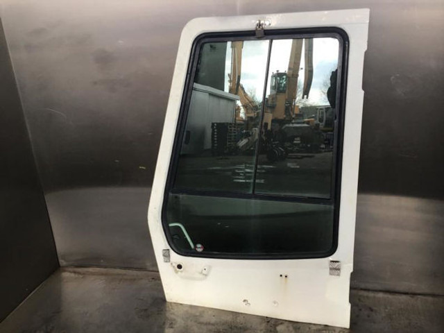 Liebherr Cabin Door - Vrata i delovi: slika 2 Liebherr Cabin Door - Vrata i delovi: slika 2