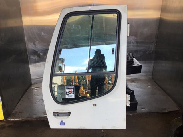 Liebherr Cabin Door - Vrata i delovi: slika 1 Liebherr Cabin Door - Vrata i delovi: slika 1