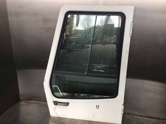 Liebherr Cabin Door - Vrata i delovi: slika 1 Liebherr Cabin Door - Vrata i delovi: slika 1