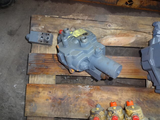 Liebherr Control Block - Ventil: slika 2 Liebherr Control Block - Ventil: slika 2