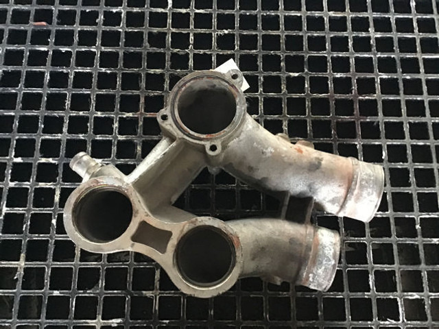 Liebherr Coolant pipe bend - Deo klima uređaja: slika 3 Liebherr Coolant pipe bend - Deo klima uređaja: slika 3