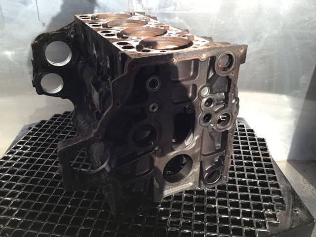 Cilindar blok Liebherr Crankcase: slika 12