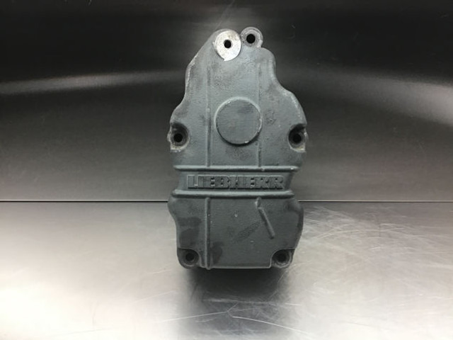 Liebherr Cylinderhead Cover - Motor i delovi: slika 1 Liebherr Cylinderhead Cover - Motor i delovi: slika 1