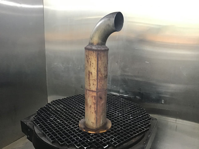 Liebherr Exhaust Silencer - Auspuh: slika 1 Liebherr Exhaust Silencer - Auspuh: slika 1