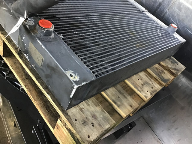 Liebherr Oilcooler - Hladnjak ulja: slika 1 Liebherr Oilcooler - Hladnjak ulja: slika 1