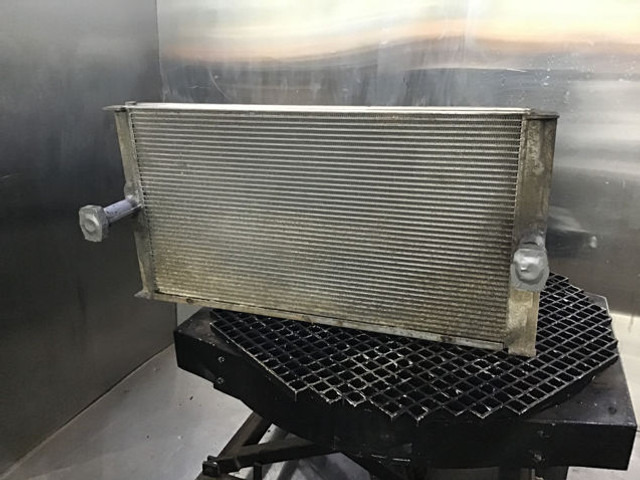 Liebherr Oilcooler - Hladnjak ulja: slika 1 Liebherr Oilcooler - Hladnjak ulja: slika 1