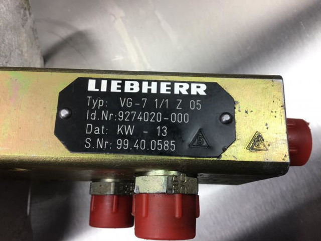 Liebherr Pilot Control Unit - Pedala: slika 5 Liebherr Pilot Control Unit - Pedala: slika 5
