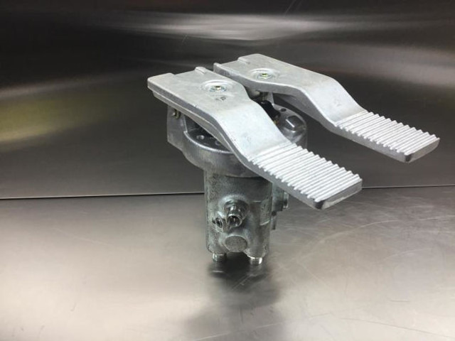 Liebherr Pilot Control Unit - Pedala: slika 4 Liebherr Pilot Control Unit - Pedala: slika 4