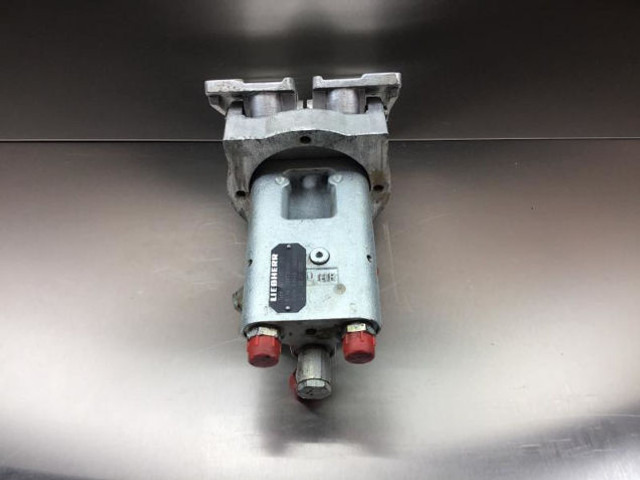 Liebherr Pilot Control Unit - Pedala: slika 2 Liebherr Pilot Control Unit - Pedala: slika 2