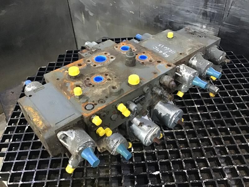 Liebherr R914B / R924 B - Zaglavlje motora: slika 1 Liebherr R914B / R924 B - Zaglavlje motora: slika 1
