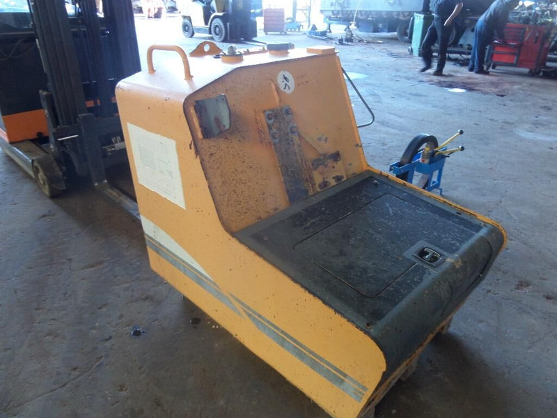 Liebherr R934C / A934C Li / R934 IND - Rezervoar za gorivo: slika 1 Liebherr R934C / A934C Li / R934 IND - Rezervoar za gorivo: slika 1