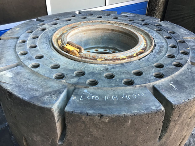 Liebherr Tires 23,5R25 - Шины и диски: slika 2 Liebherr Tires 23,5R25 - Шины и диски: slika 2