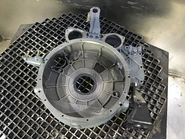 Rezervni deo novi Liebherr Flywheel Housing: slika 8