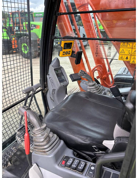 Bager guseničar Hitachi ZX 210 LC-5 B: slika 11