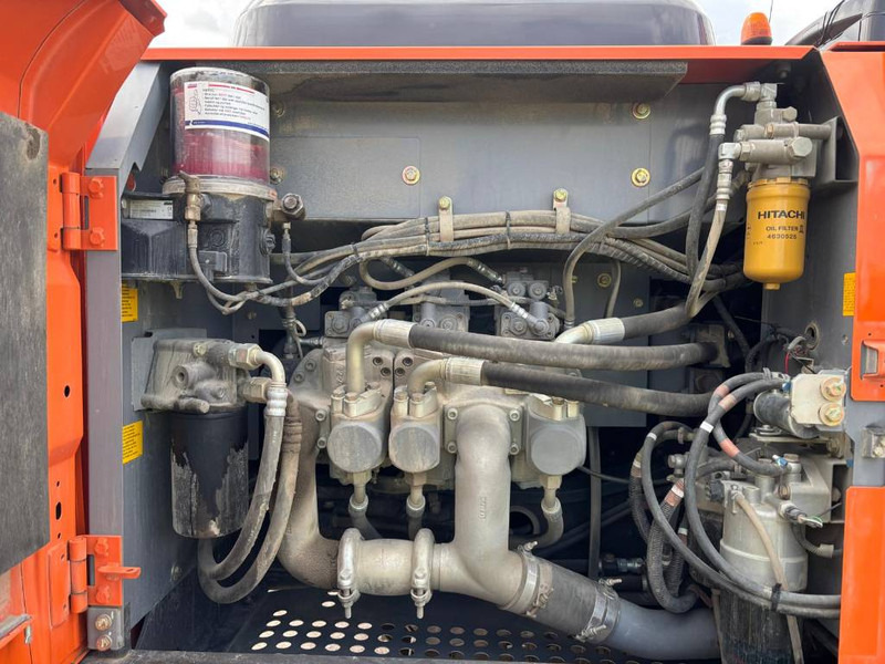 Bager guseničar Hitachi ZX 210 LC-5 B: slika 15