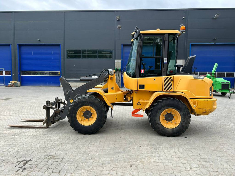 Volvo L 30 G - Utovarivač točkaš: slika 2 Volvo L 30 G - Utovarivač točkaš: slika 2