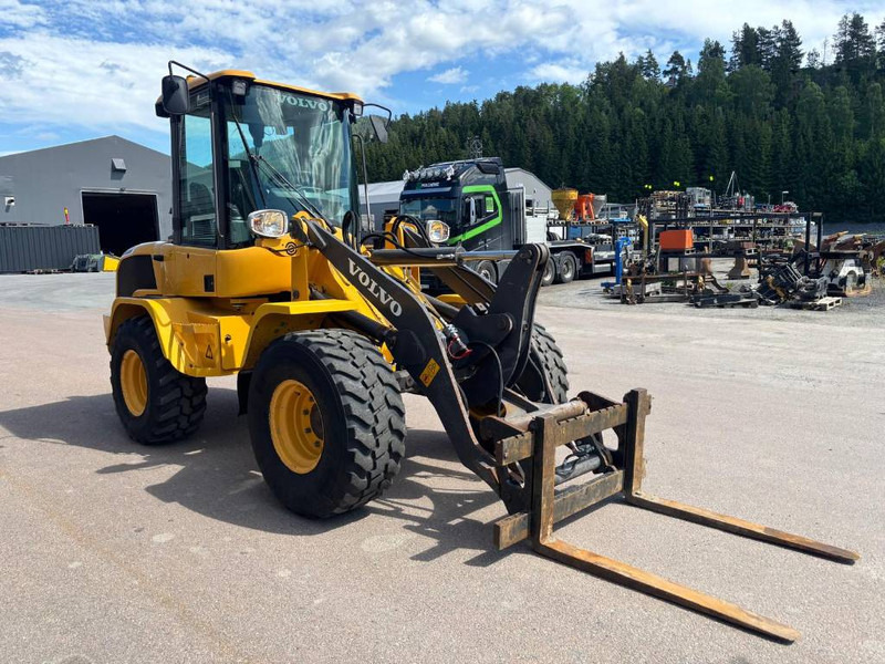 Volvo L 30 GS - Utovarivač točkaš: slika 2 Volvo L 30 GS - Utovarivač točkaš: slika 2