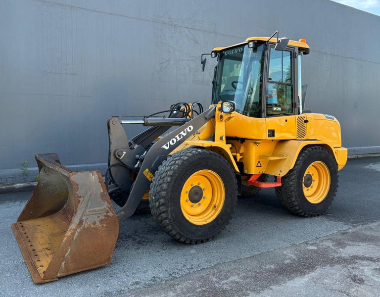 Volvo L 30 GS - Utovarivač točkaš: slika 1 Volvo L 30 GS - Utovarivač točkaš: slika 1