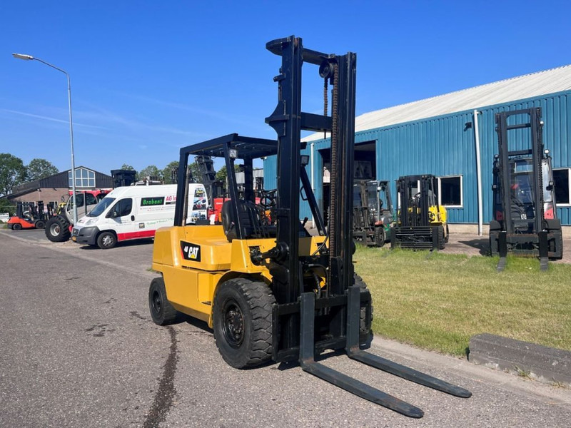 Caterpillar DP40K2 - Dizel viljuškar: slika 2 Caterpillar DP40K2 - Dizel viljuškar: slika 2