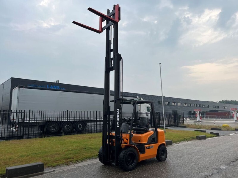 Dizel viljuškar Hyundai 30D-7E: slika 9 Dizel viljuškar Hyundai 30D-7E: slika 9