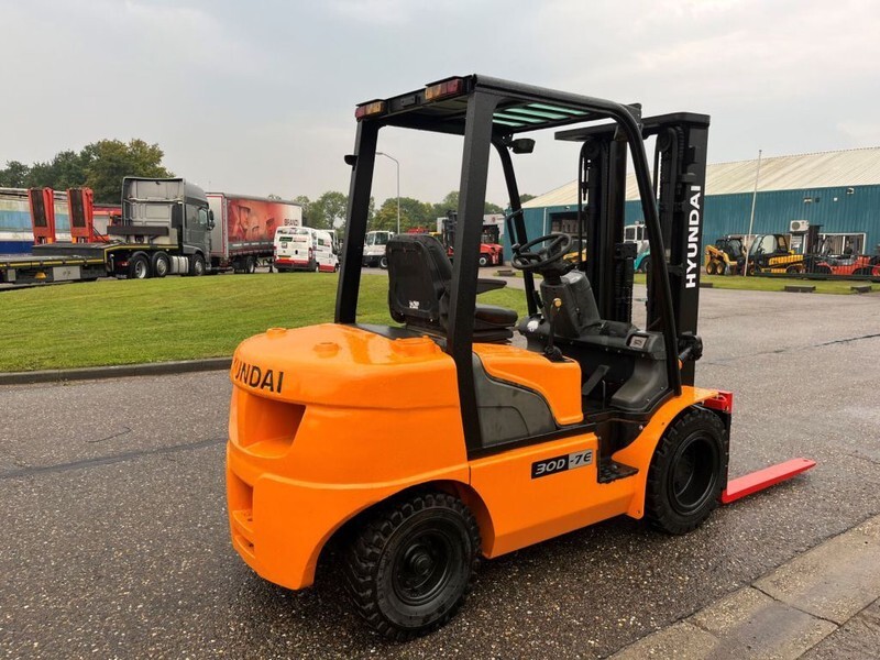 Dizel viljuškar Hyundai 30D-7E: slika 7 Dizel viljuškar Hyundai 30D-7E: slika 7