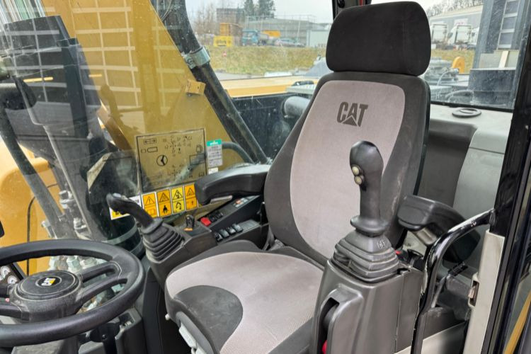 Bager točkaš novi CATERPILLAR | M320F Oilquick: slika 15