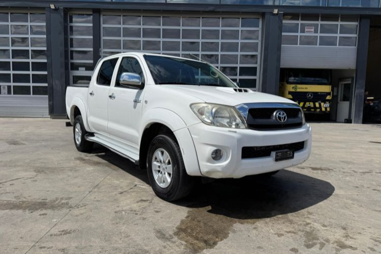Toyota Hilux 3.0D 4WD - Dostavno vozilo: slika 3 Toyota Hilux 3.0D 4WD - Dostavno vozilo: slika 3