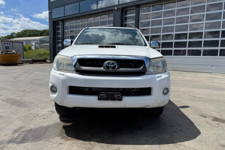Toyota Hilux 3.0D 4WD - Dostavno vozilo: slika 2 Toyota Hilux 3.0D 4WD - Dostavno vozilo: slika 2