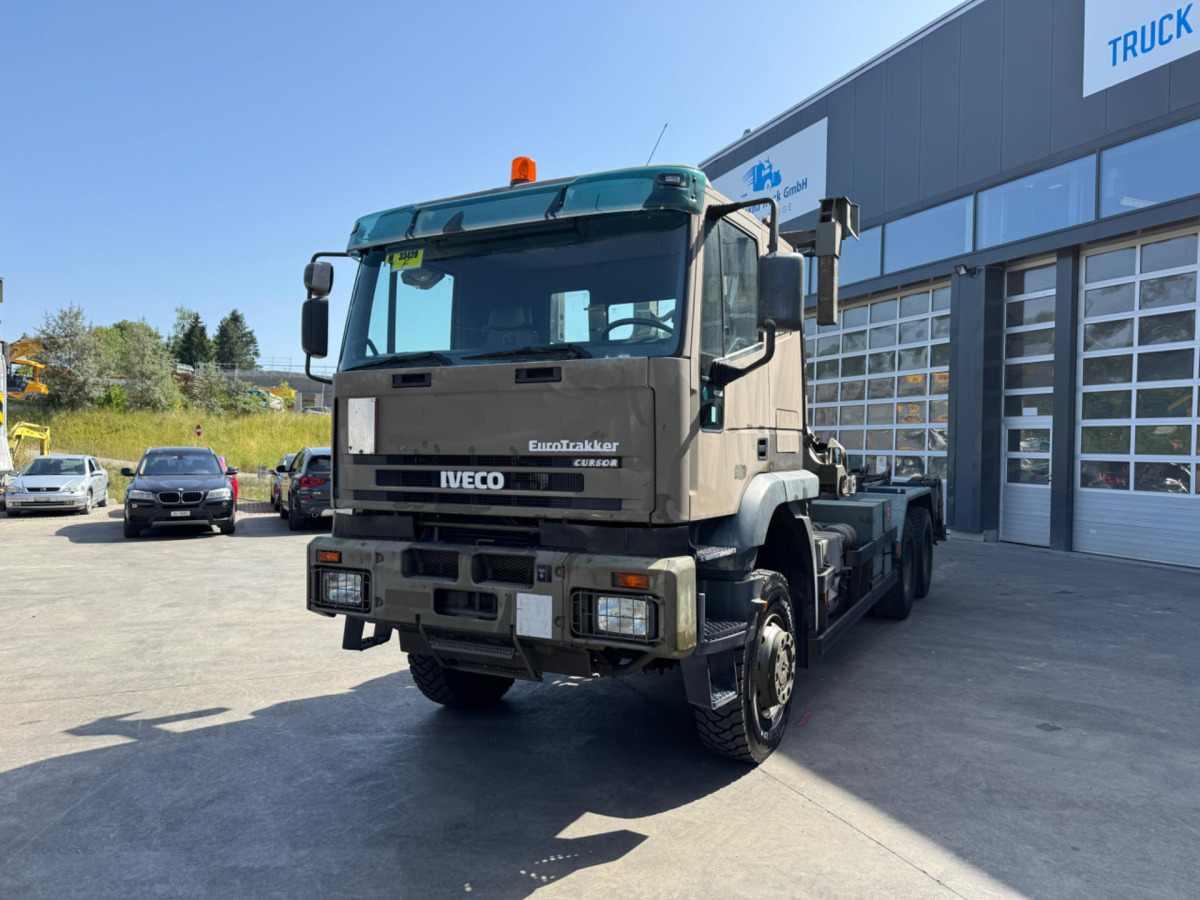 IVECO 260E44W 6x6 Hiab 26T - Kamion sa hidrauličnom kukom: slika 1 IVECO 260E44W 6x6 Hiab 26T - Kamion sa hidrauličnom kukom: slika 1