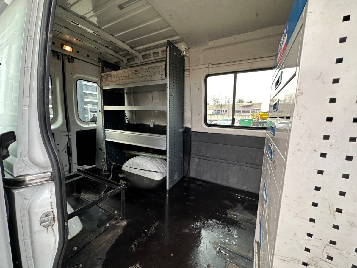 Furgon IVECO 35C18V Daily Servicewagen Sortimo: slika 6