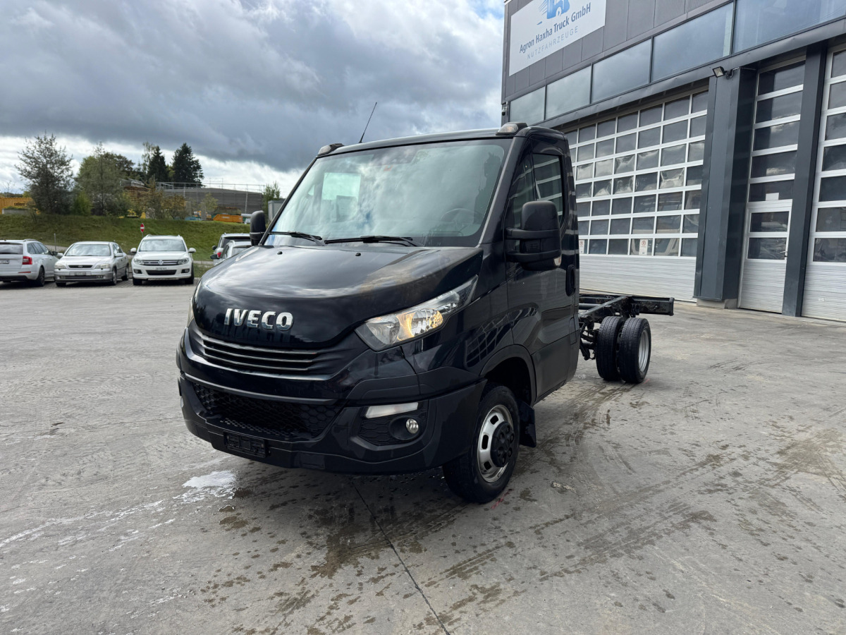 IVECO 35C21 Daily - Kamion sa golom šasijom i zatvorenom kabinom: slika 1 IVECO 35C21 Daily - Kamion sa golom šasijom i zatvorenom kabinom: slika 1