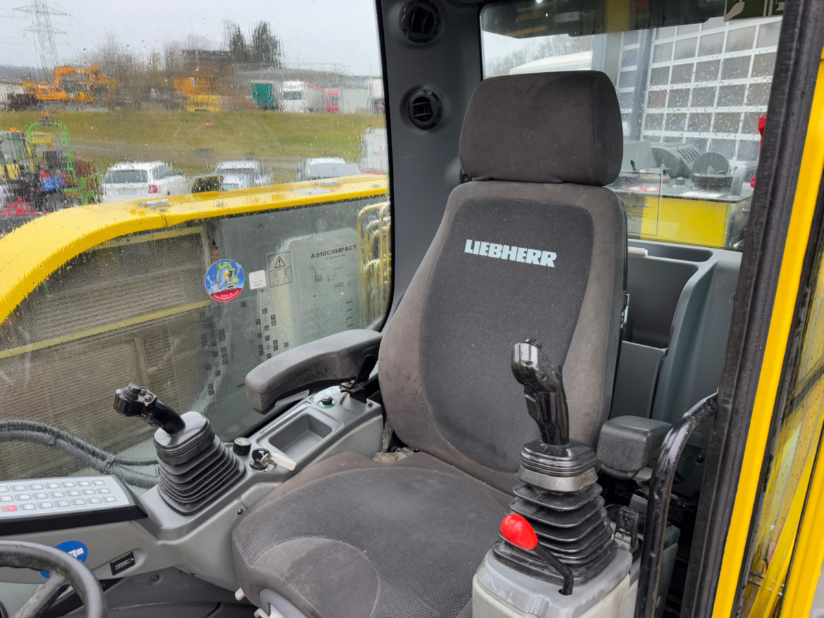 LIEBHERR 910 Compact Litronic Powertilt LIEBHERR 910 Compact Litronic Powertilt: slika 17