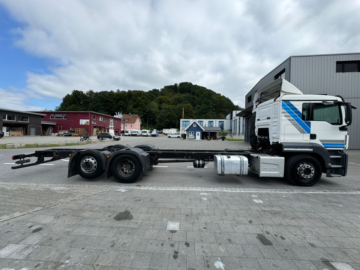 MAN TGS 26.440 6x2 Chassis - Kamion sa golom šasijom i zatvorenom kabinom: slika 4 MAN TGS 26.440 6x2 Chassis - Kamion sa golom šasijom i zatvorenom kabinom: slika 4