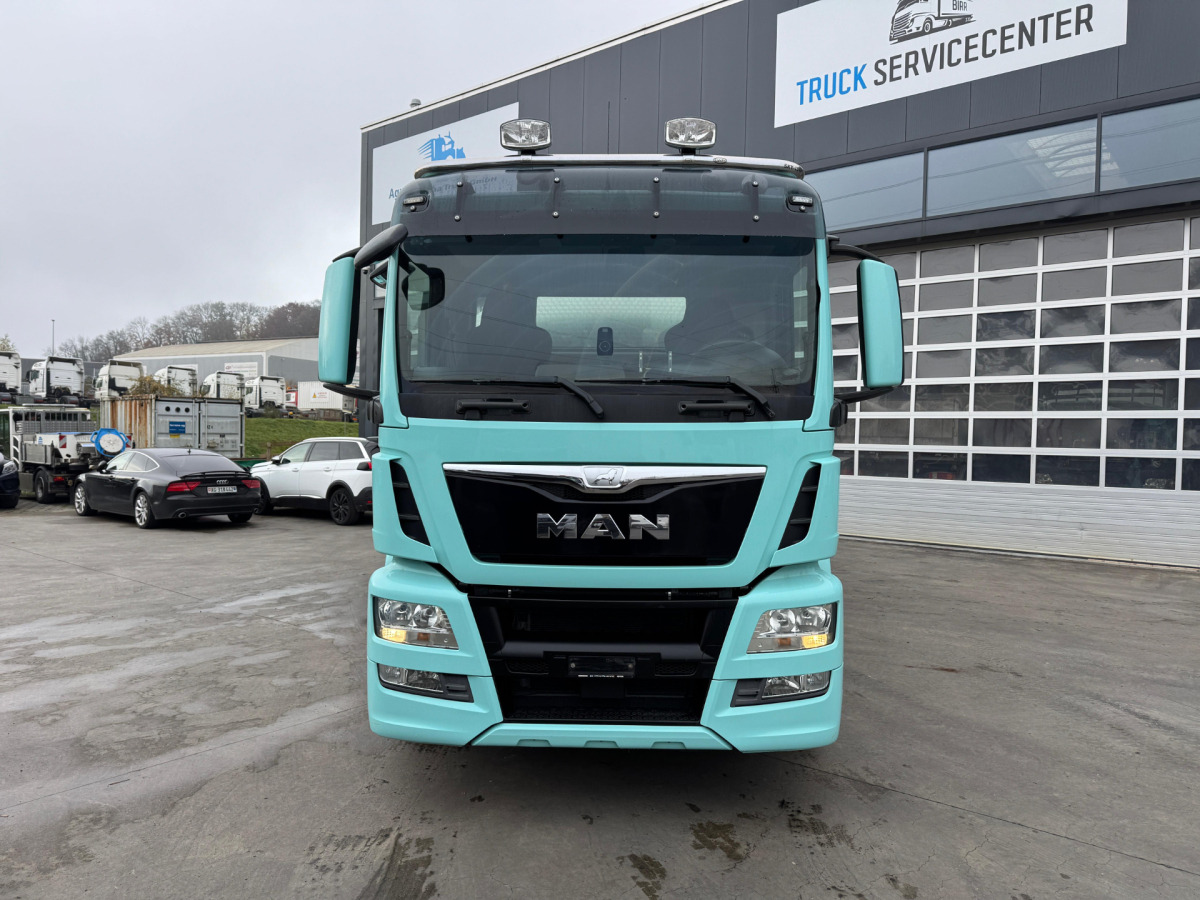 MAN TGS 26.440 6x2 Isoliert Milchtank 3 Kammern - Kamion cisterna: slika 2 MAN TGS 26.440 6x2 Isoliert Milchtank 3 Kammern - Kamion cisterna: slika 2