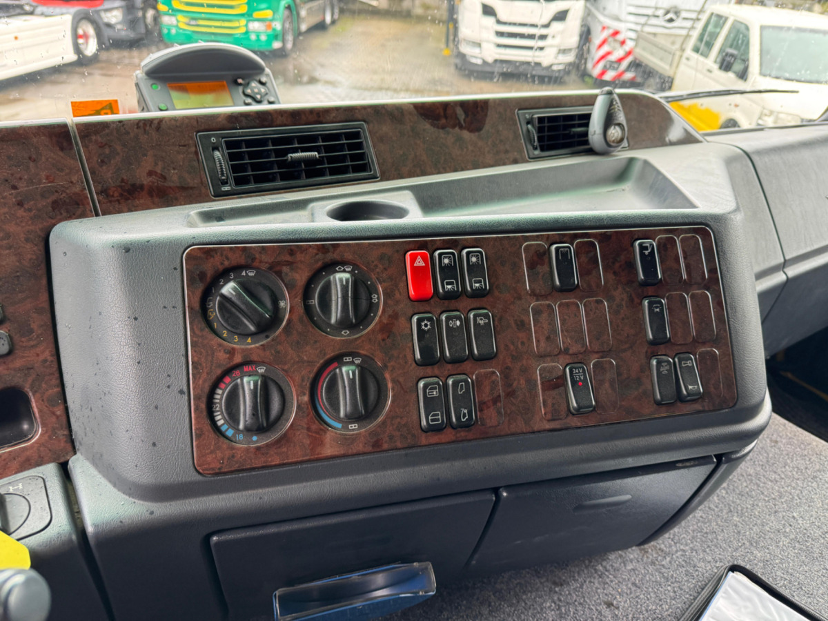 Kamion sa ceradom MERCEDES Actros 1835 4x2: slika 12