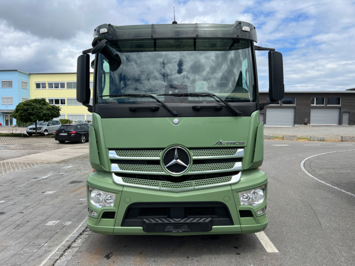 MERCEDES Actros 2543 6x2 - Kamion sa golom šasijom i zatvorenom kabinom: slika 2 MERCEDES Actros 2543 6x2 - Kamion sa golom šasijom i zatvorenom kabinom: slika 2
