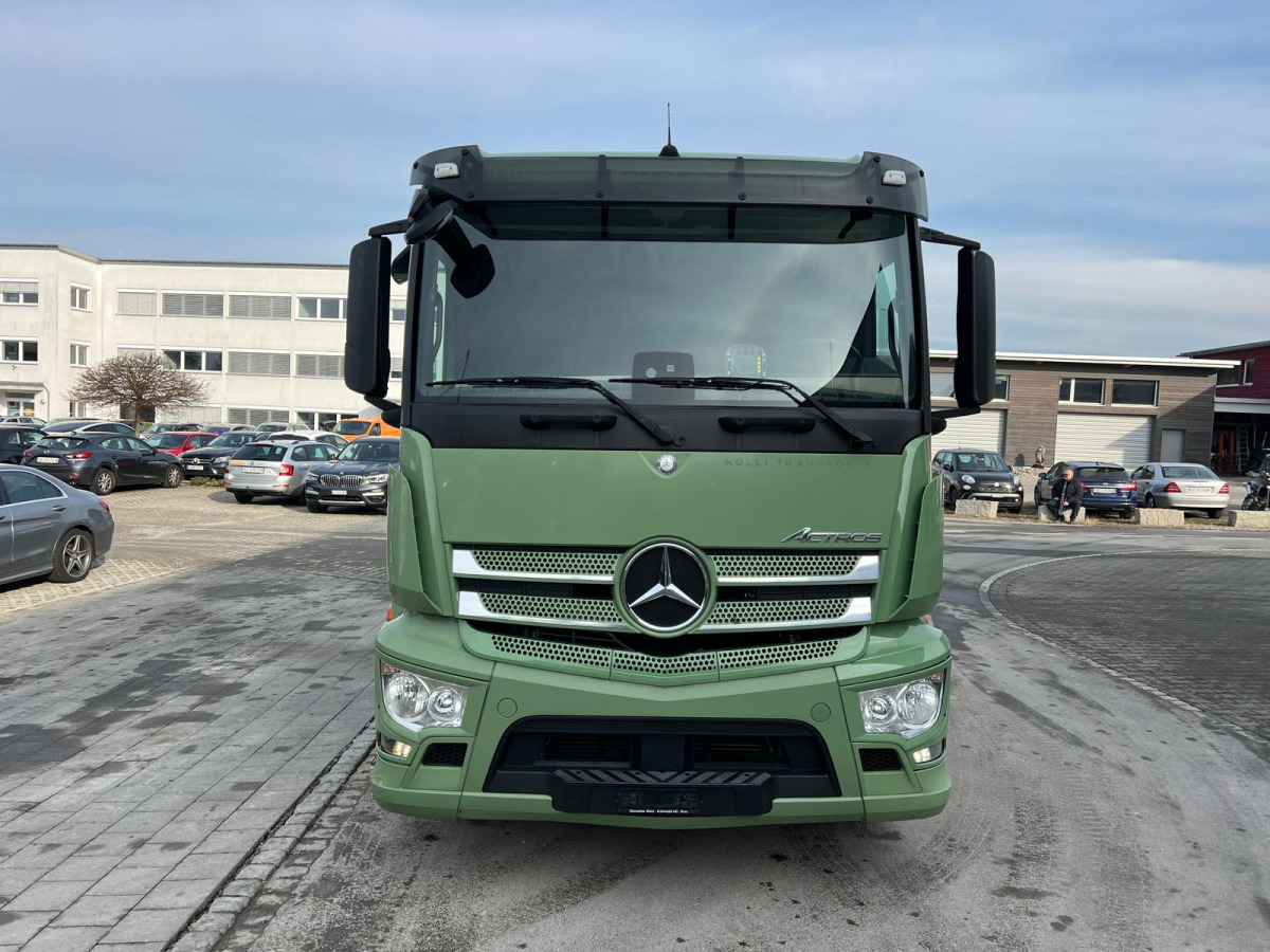 MERCEDES Actros 2543 6x2 - Kamion sa golom šasijom i zatvorenom kabinom: slika 2 MERCEDES Actros 2543 6x2 - Kamion sa golom šasijom i zatvorenom kabinom: slika 2